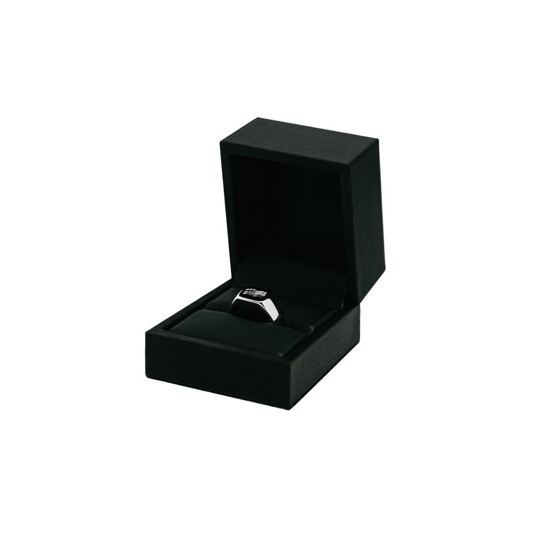 WAVING FLAG SIGNET STYLE RING