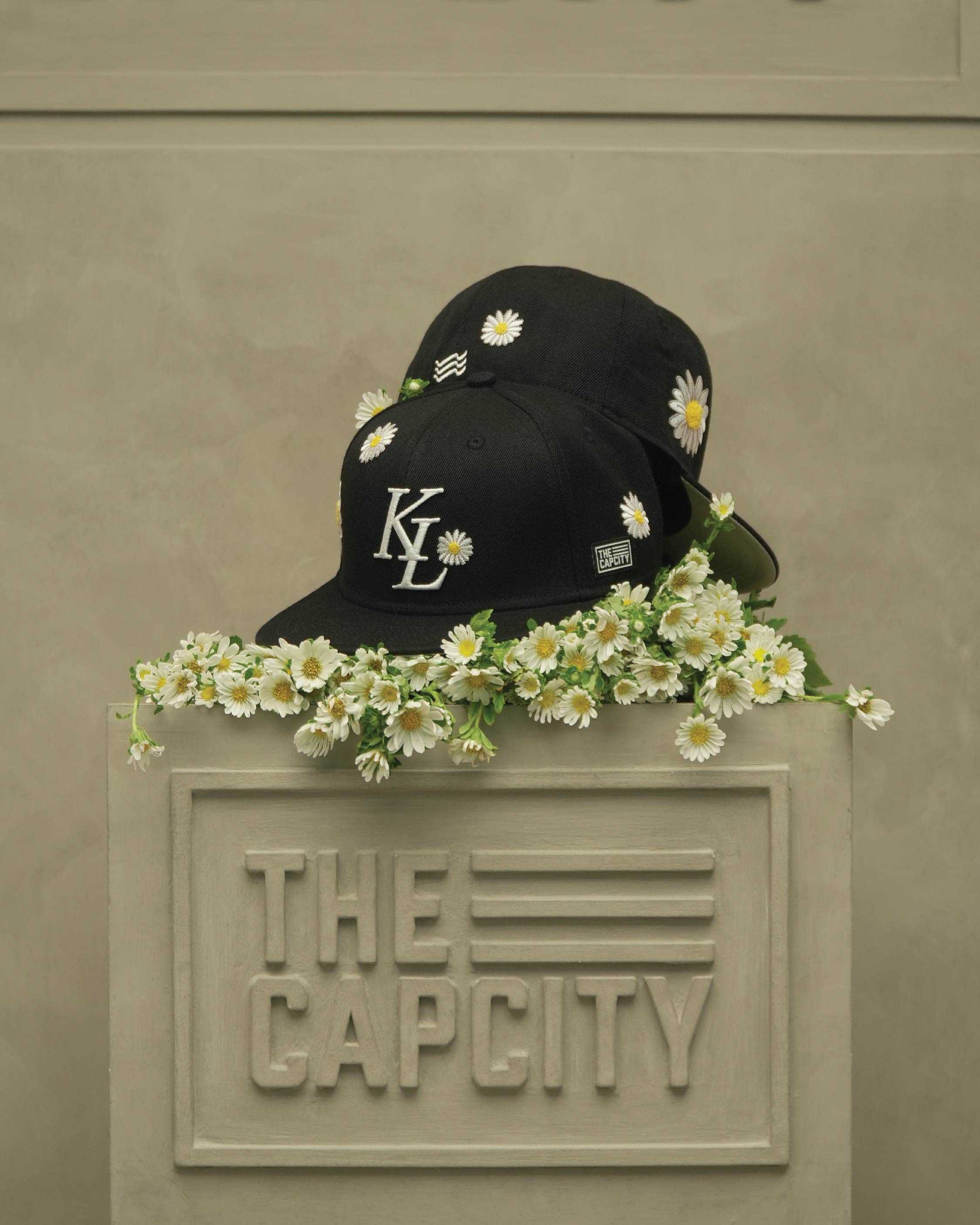TCC KL LEGACY DAISY FITTED CAP