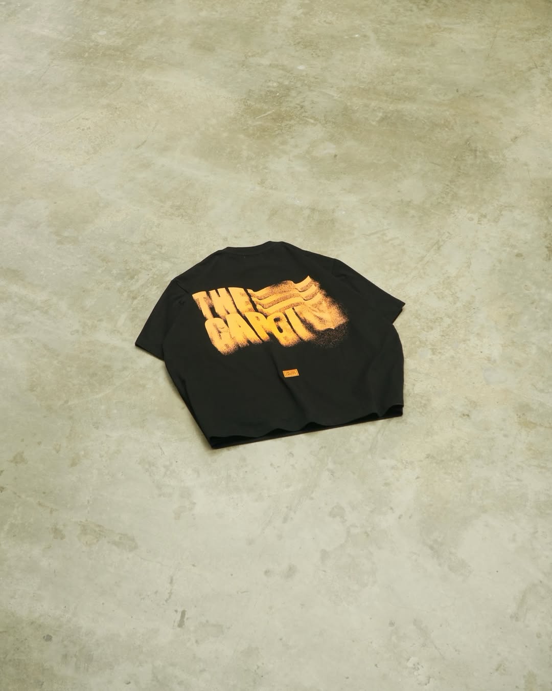 TCC WAVING FLAG 'SANDSTORM' TEE