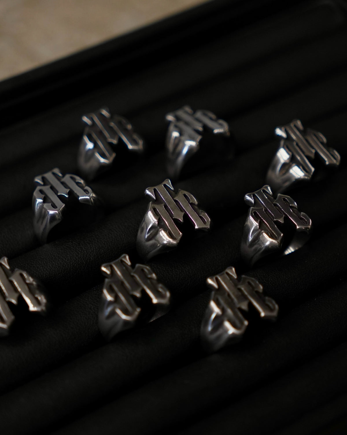 TCC 'THE ETERNAL' CREST RING